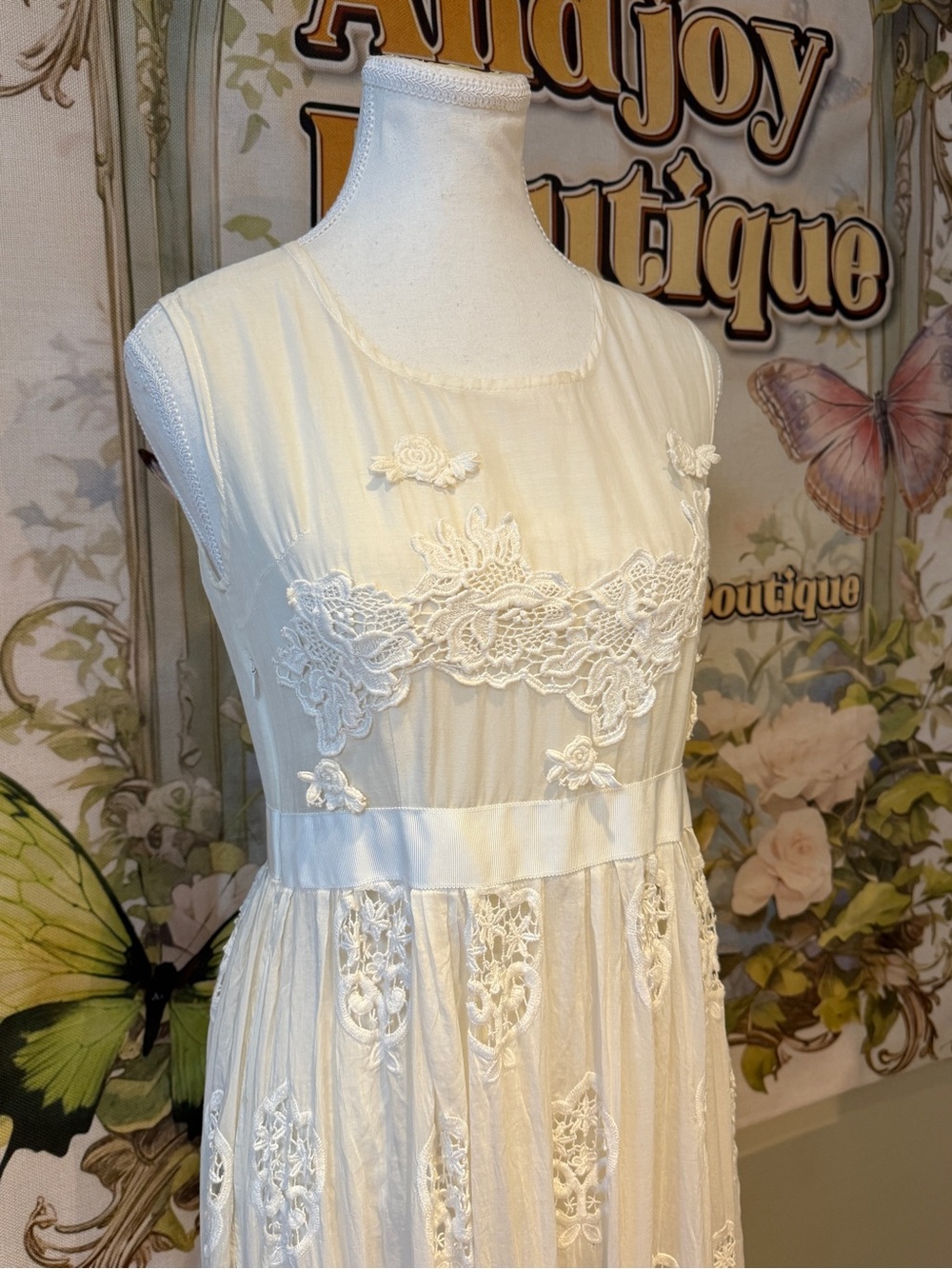 Ivory Lace Sleeveless Maxi Dress